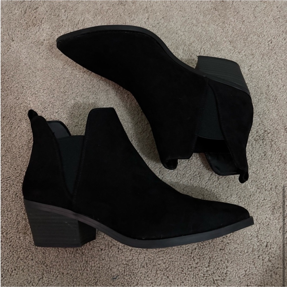 Universal Threads Suede Black Ankle Boot